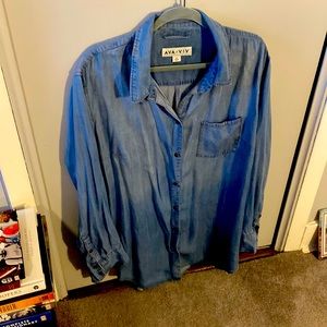 Woman’s 3X denim shirt. Button down.